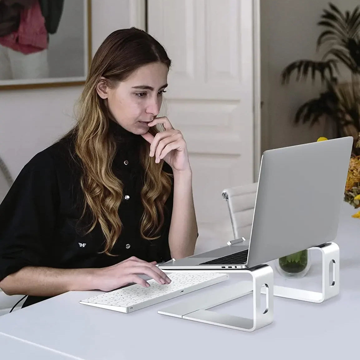Sleek Vertical Stand